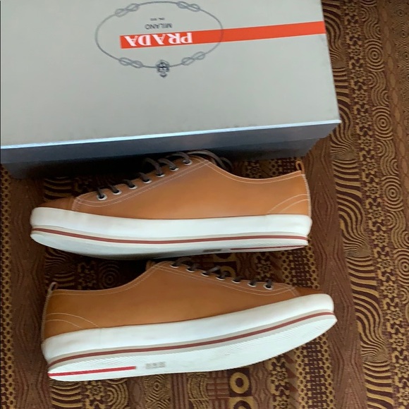 IMMACULATE PRADA ‘PULL UP 1L’ in US 11! - Picture 3 of 5